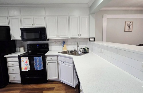 Davis Lake - Eastfield House | The peaceful Oasis.A Charming n lovely 3 beds home in Charlotte