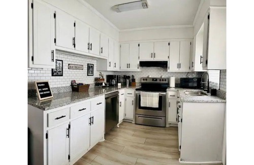 Mount Airy House | The Peaceful Place in the heart of Mayberry - 2 mins from downtown