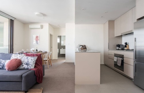 Wolli Creek Apartment | The Peak Resort style Balcony Abode in the Metro