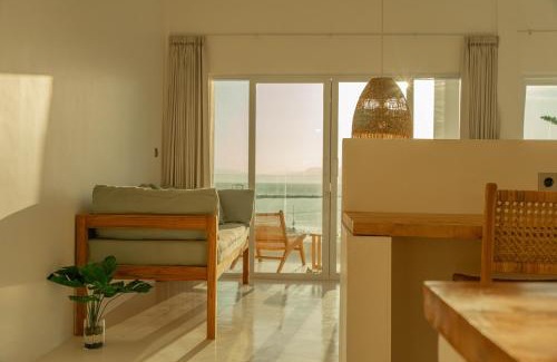Hu'u Hotel | The Peak Surf House