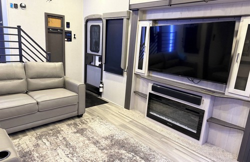 Pueblo West House | The Pearl- A Luxe Camper