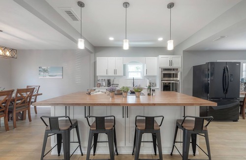 Sun Bay South House | The Pearl Cottage 2b/1R w King π & FAST WIFI