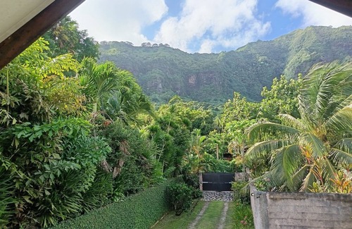 Pihaena House | The Pearl of Moorea Fare Honu waterfront with its beach for a romantic stay