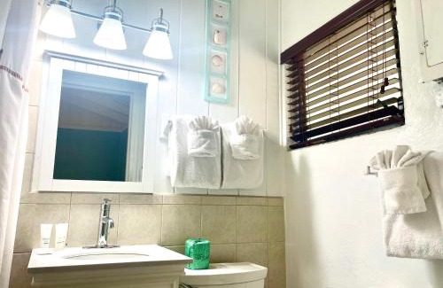 Key Largo Hotel | The Pelican Key Largo Cottages