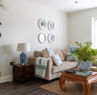 Horsham St Faith Apartment | The Pelican Room-converted Cart Lodge near airport