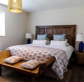 Horsham St Faith Apartment | The Pelican Room-converted Cart Lodge near airport