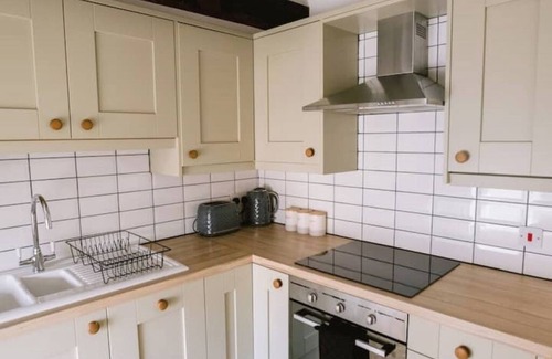 Wing Apartment | The Penthouse, 2 bed flat, sleeps 4, Brampton Town Centre, Hadrian’s Wall