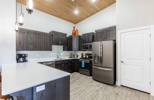 St. George Condo | The Penthouse AMAZING VIEWS, Great location!