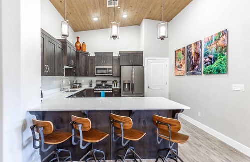 St. George Condo | The Penthouse AMAZING VIEWS, Great location!