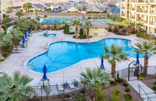 St. George Condo | The Penthouse AMAZING VIEWS, Great location!