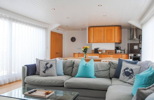 Salcombe Cottage | THE PENTHOUSE, family friendly, country holiday cottage in Salcombe