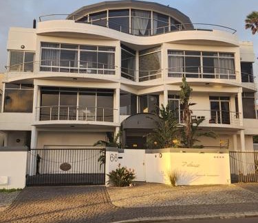 West Beach House | The Penthouse, Pub Lounge and Porch on the Palace, Bloubergstrand