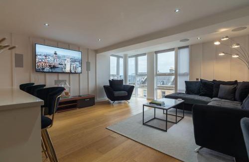Kelvinbridge Apartment | The Penthouse Suite - Luxury Like No Other