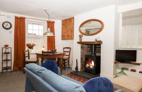 Lympstone House | The Pepper Pot