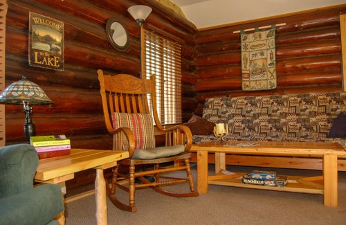 Hines Resort | The Perch - 2 Bedroom Historic Loggers' Cabin on Blackduck Lake