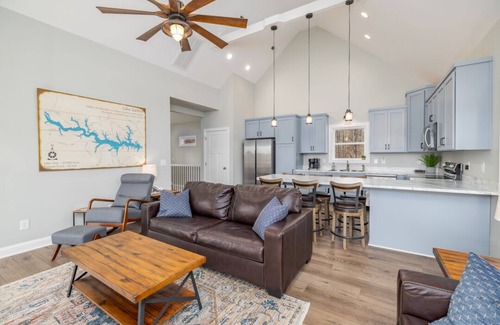 Littleton House | The Perch at Lake Gaston | Spectacular Views & Location