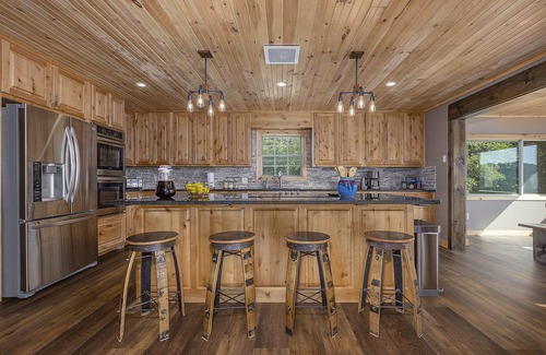 Mt. Sherman House | The Perch Family Cabin|Sleeps 18 |Pool + Hot tub with a View