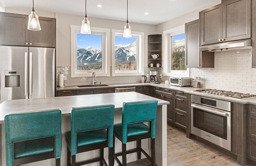 East Kootenay House | The Perch, Fernie - Panoramic Views, 6 Beds, A/C, BBQ, Game Room