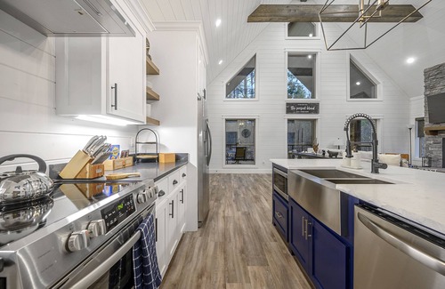 Broken Bow Cabin | The Perfect Blend-Luxury Romantic Cabin w/Hot Tub & Outdoor Gas Fireplace