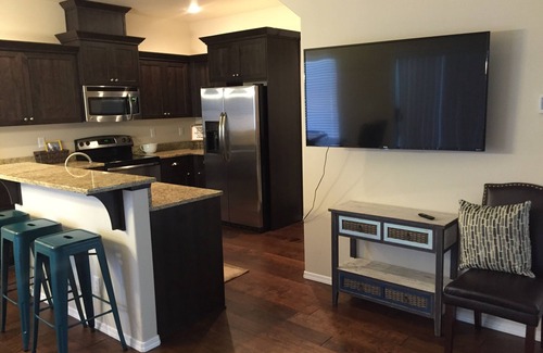 Maple Grove - Franklin House | The perfect Boise location! Modern home in the heart of it all! Swimming pool!