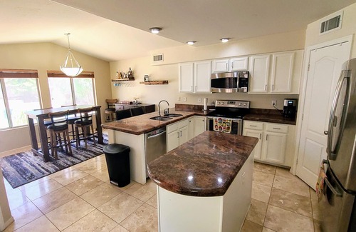Scarlett Canyon House | The Perfect Desert Oasis Getaway! Private Pool!