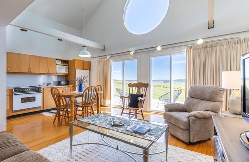 Pubnico Cottage | The perfect East Coast experience. Guesthouse on 38 acres with 360° Ocean views.