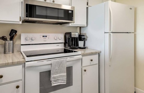 Amelia City Condo | The Perfect Getaway. Steps to Beach and Pool!