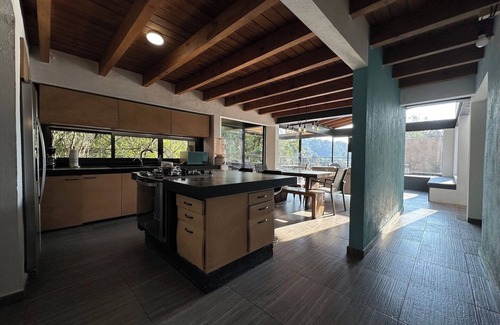Valle de Bravo House | The Perfect Getaway: Relaxing Hot Tub Retreat