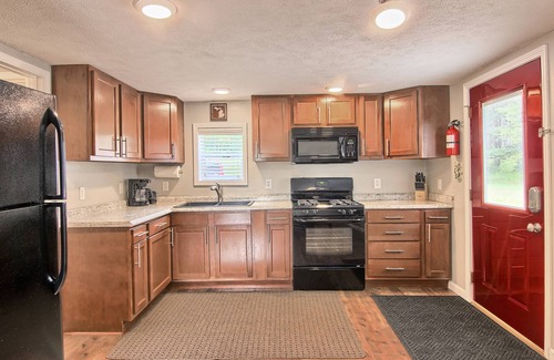 Interlochen House | The Perfect Getaway *Sleeps 4 *Pet Friendly *Traverse City *Crystal Mountain