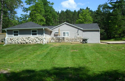 Interlochen House | The Perfect Getaway *Sleeps 4 *Pet Friendly *Traverse City *Crystal Mountain