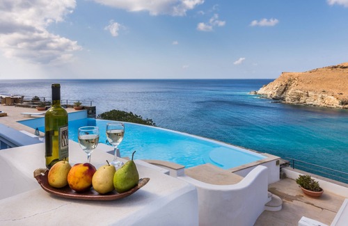 Syros Villa | The perfect hideaway in the Greek blue Aegean seas