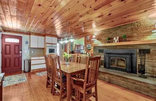 Lakeville Cottage | The Perfect Lakeview Retreat