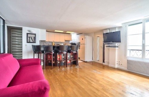 Arsenal Apartment | The Perfect Parisian 2 bdrs flat at Le Marais