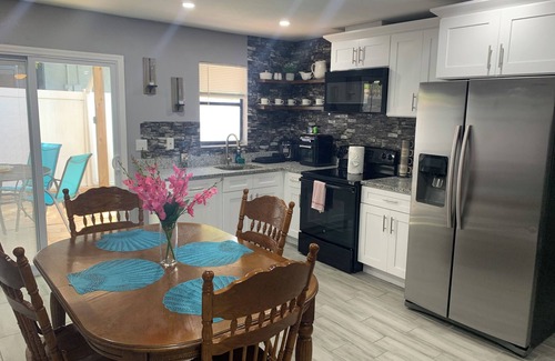 Old Grove Apartment | The perfect place very close to downtown and beaches! PETS ARE WELCOME!
