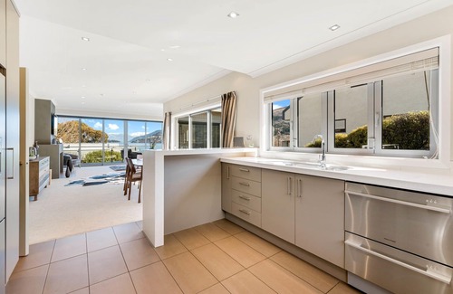 Frankton House | The perfect Queenstown destination for you and your family.