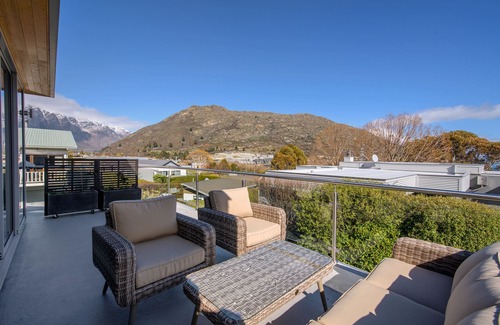 Frankton House | The perfect Queenstown destination for you and your family.