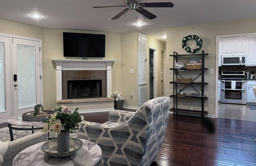 Fairhope House | The perfect retreat! Tucked away on a private lane, 15min to downtown Fairhope.
