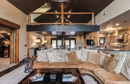 Alto House | The perfect stay- 6 Bedroom, 4 Bath with a HOT TUB