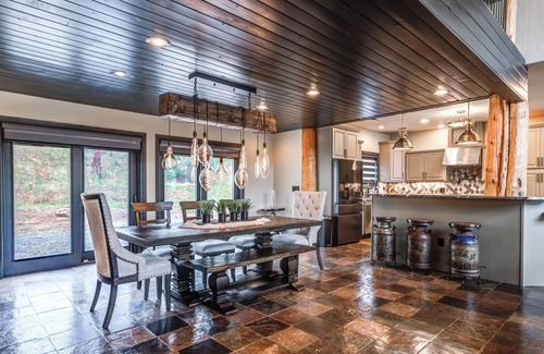 Alto House | The perfect stay- 6 Bedroom, 4 Bath with a HOT TUB