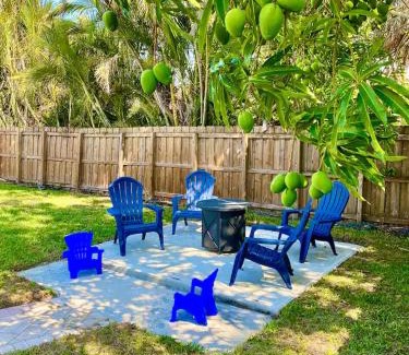 East Naples House | The Periwinkle, a heated pool home 10 min to beach