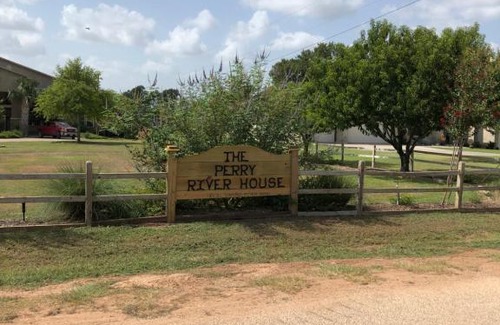 Bastrop Bed & Breakfast | The Perry Riverhouse