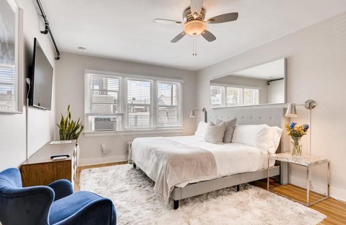 West Colfax Apartment | The Perry Sloan's Lake by Kasa