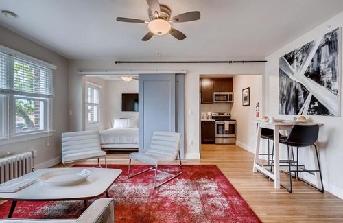 West Colfax Apartment | The Perry Sloan's Lake by Kasa
