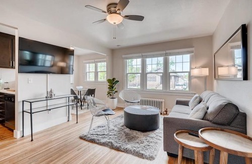 West Colfax Apartment | The Perry Sloan's Lake by Kasa