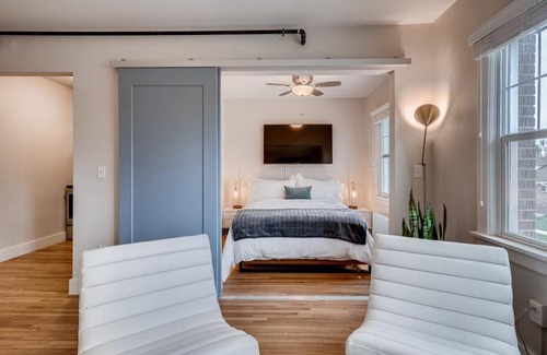 West Colfax Apartment | The Perry Sloan's Lake by Kasa