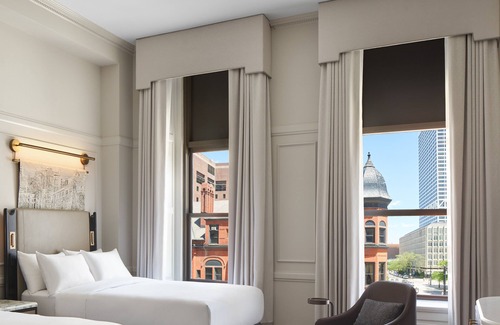East Town Hotel | The Pfister Hotel