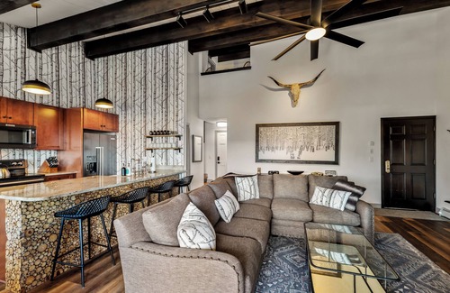 Steamboat Springs Apartment | The Phoenix Lux Slopeside Apres Ski 2 HotTubs Pool
