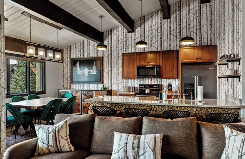 Steamboat Springs Apartment | The Phoenix Lux Slopeside Apres Ski 2 HotTubs Pool