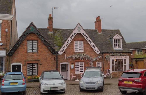 Market Bosworth House | The Piano Cottage in a Beautiful Medieval Town