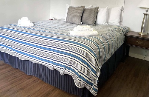 Bloomfield House | The Picton: Beautiful Couple's Getaway in PEC